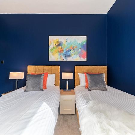Stylish Luxury Large 4Br Kingbed Apartment Barrow-in-Furness Luaran gambar