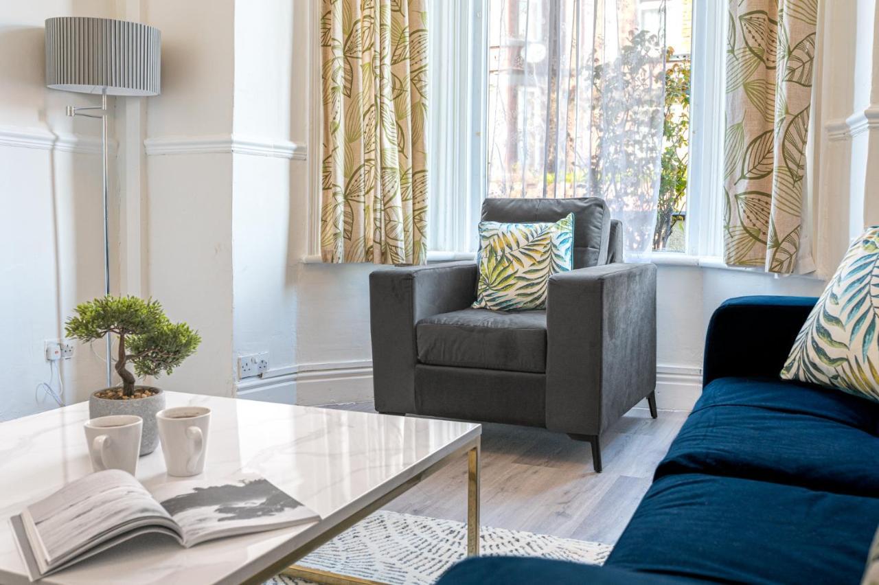 Stylish Luxury Large 4Br Kingbed Apartment Barrow-in-Furness Luaran gambar