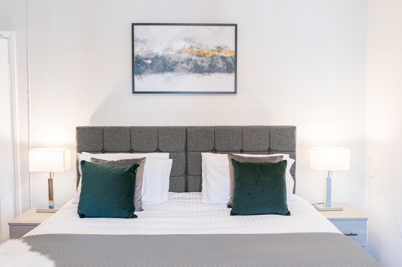 Stylish Luxury Large 4Br Kingbed Apartment Barrow-in-Furness Luaran gambar