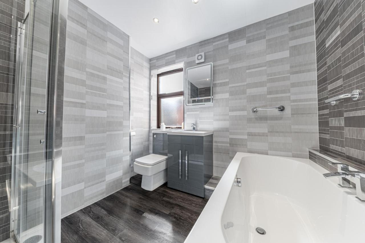 Stylish Luxury Large 4Br Kingbed Apartment Barrow-in-Furness Luaran gambar