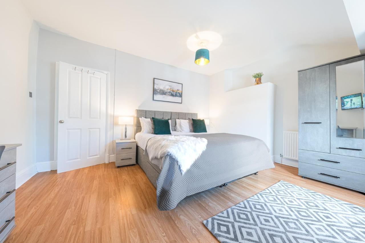 Stylish Luxury Large 4Br Kingbed Apartment Barrow-in-Furness Luaran gambar